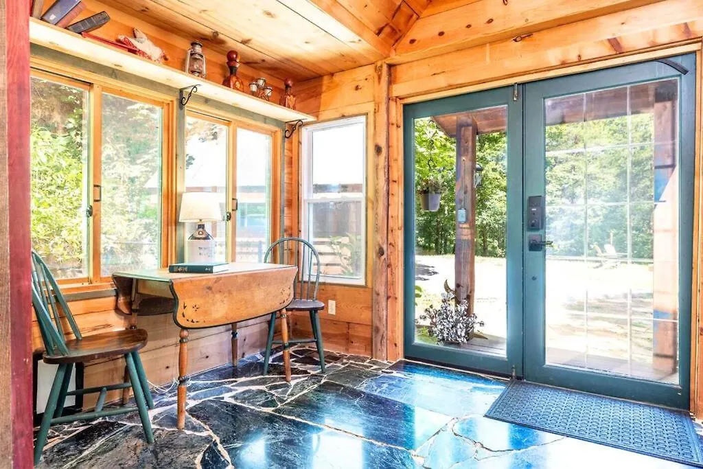 Holiday home Romantic Gem, 2 Acres, Hot Tub, Free Pet, King Bed