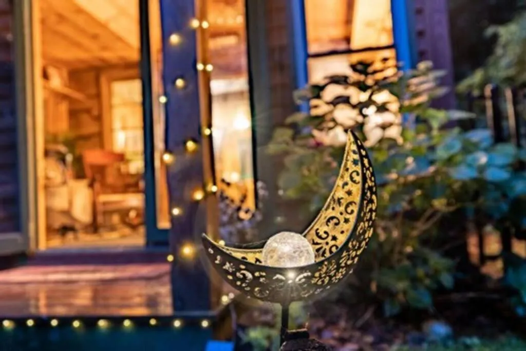 Romantic Gem, 2 Acres, Hot Tub, Free Pet, King Bed
