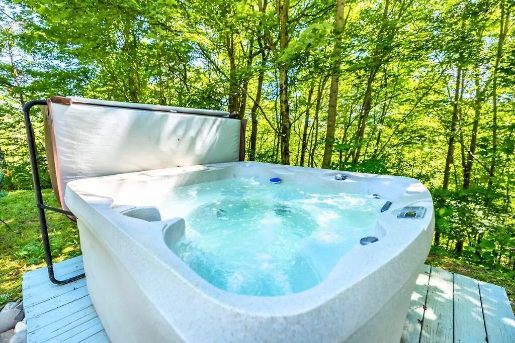 Romantic Gem, 2 Acres, Hot Tub, Free Pet, King Bed Holiday home