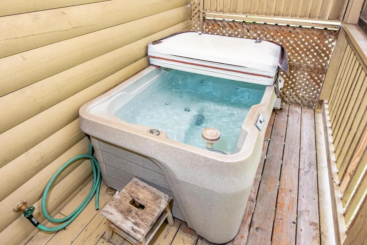 Close To Parkway Rd With River View Holiday home