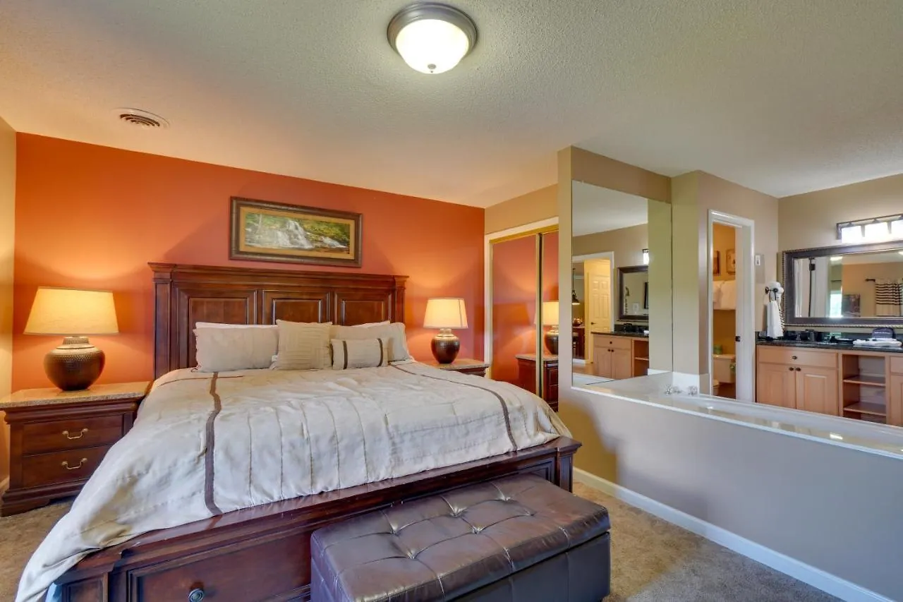 Retreat With Community Pool! Apartment *