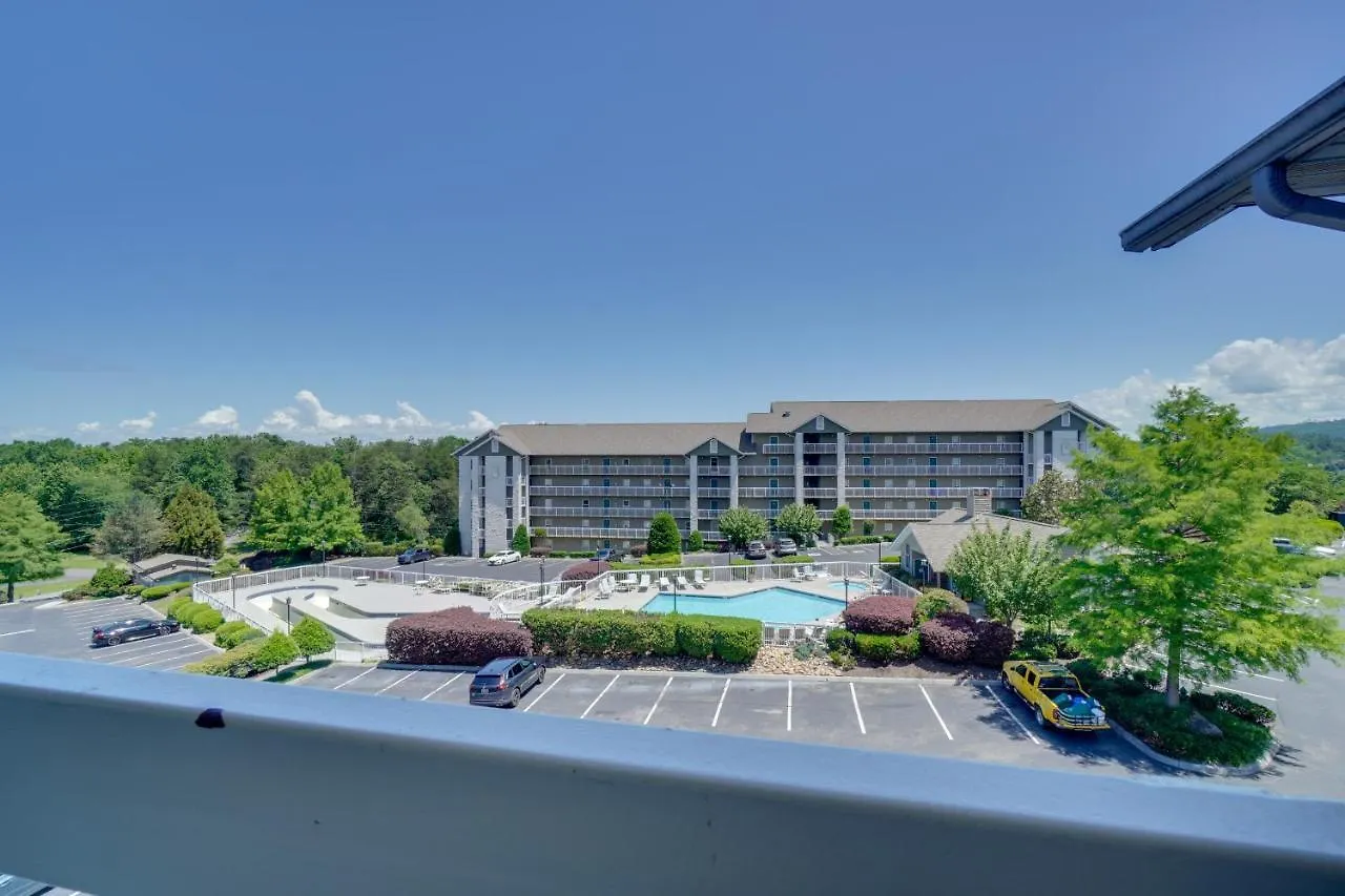 Retreat With Community Pool! Apartment