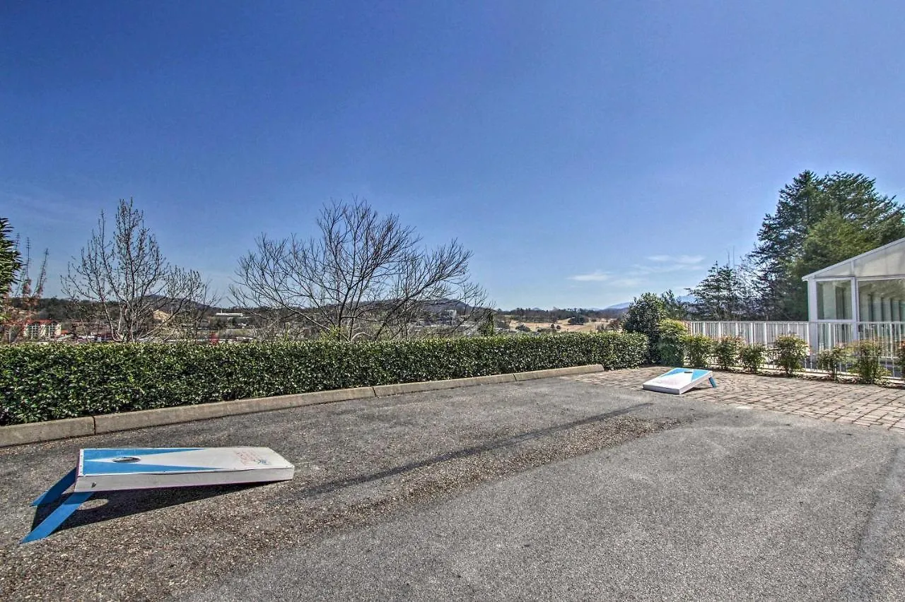 Apartment Retreat With Community Pool! Pigeon Forge