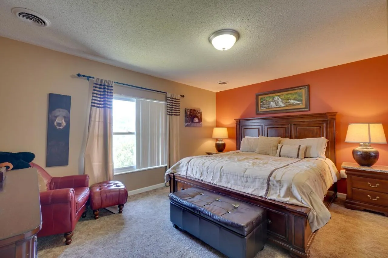 Retreat With Community Pool! Apartment