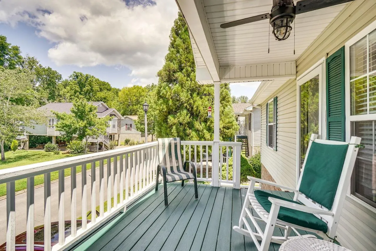 With Deck And Hot Tub Near Town! Holiday home Pigeon Forge