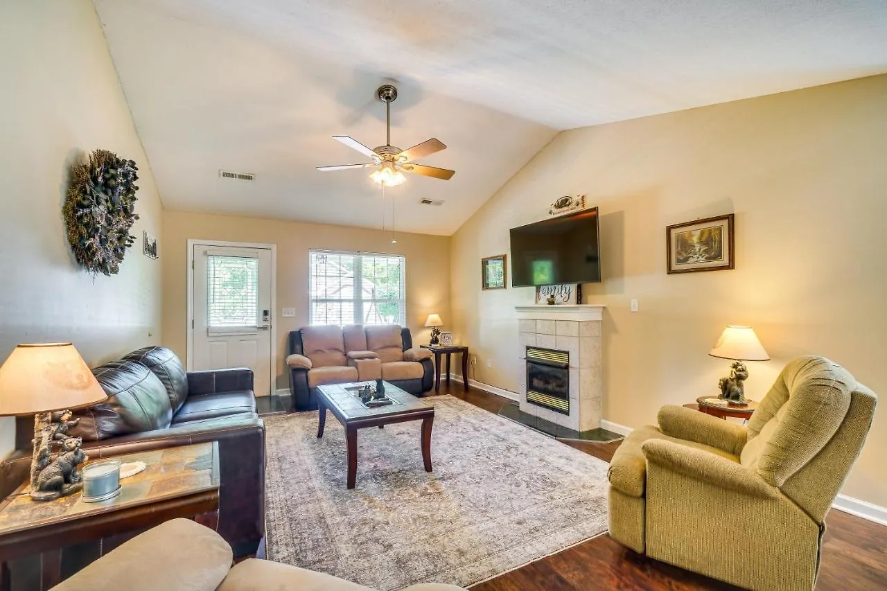 With Screened Porch, 3 Mi To Town! Holiday home Pigeon Forge