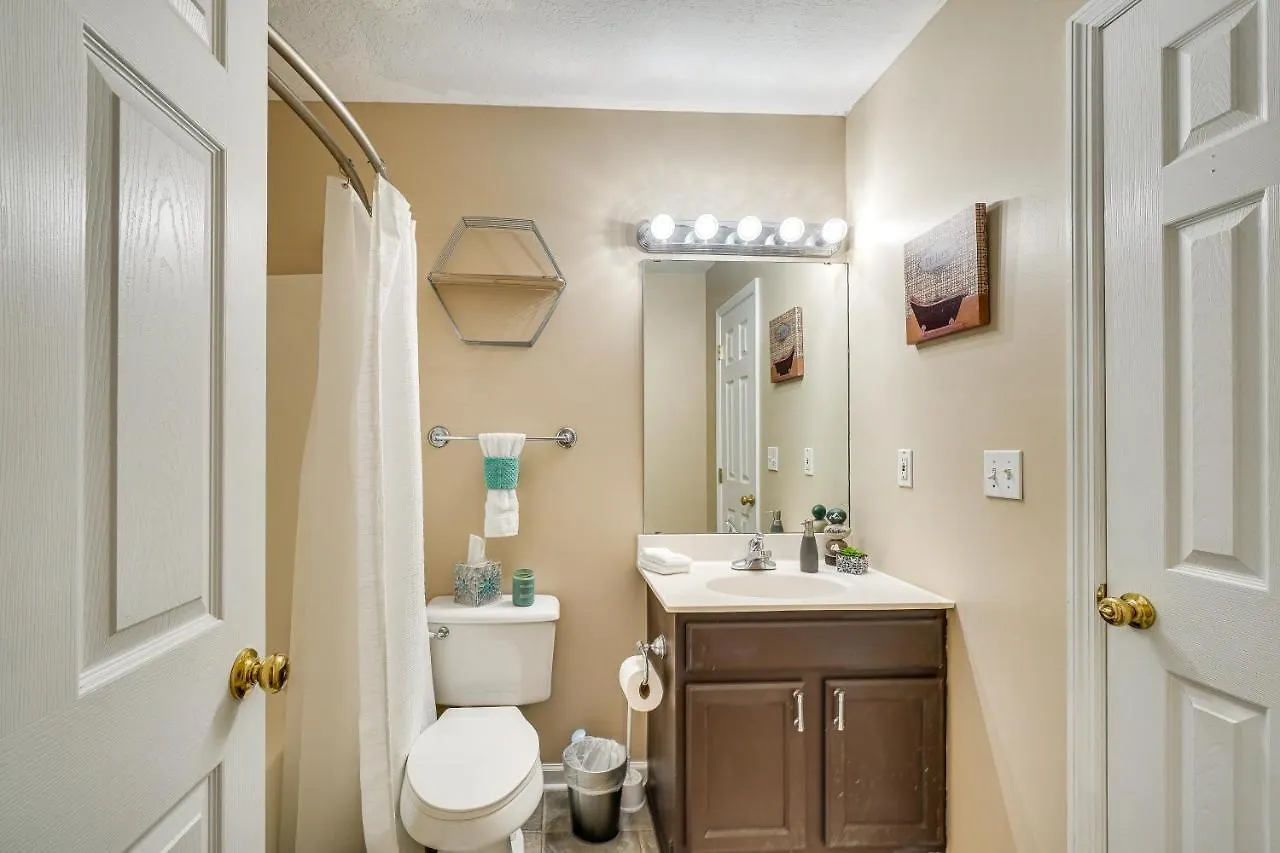 With Screened Porch, 3 Mi To Town!