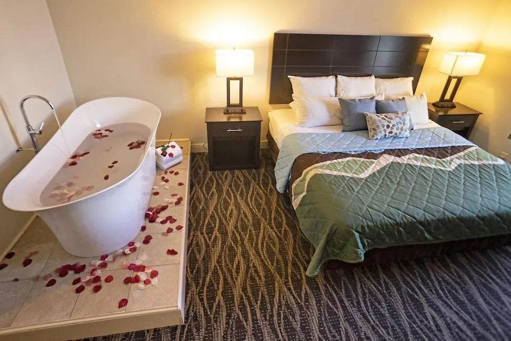 Country Cascades Waterpark Hotel