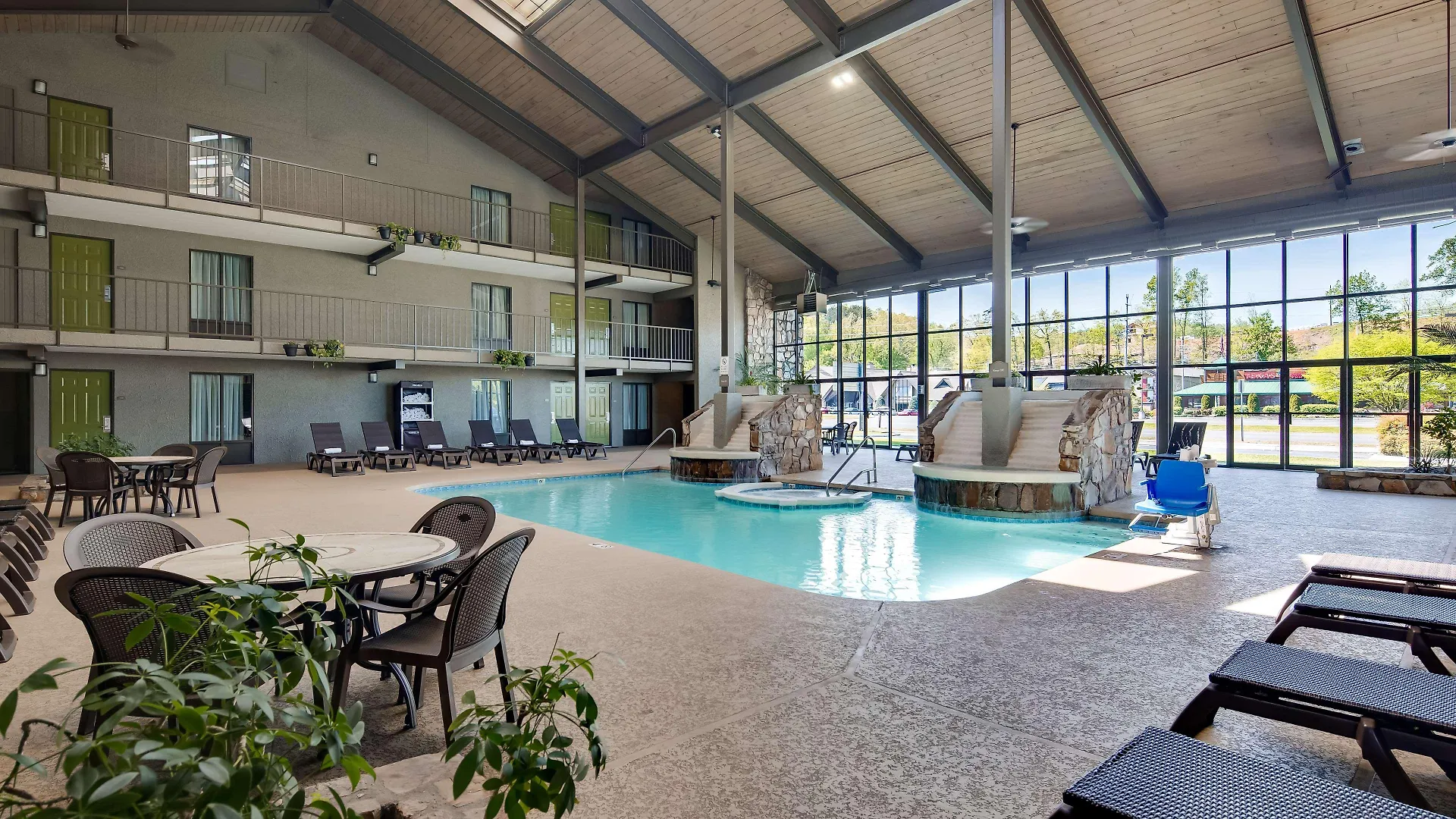 Western Plaza 3*