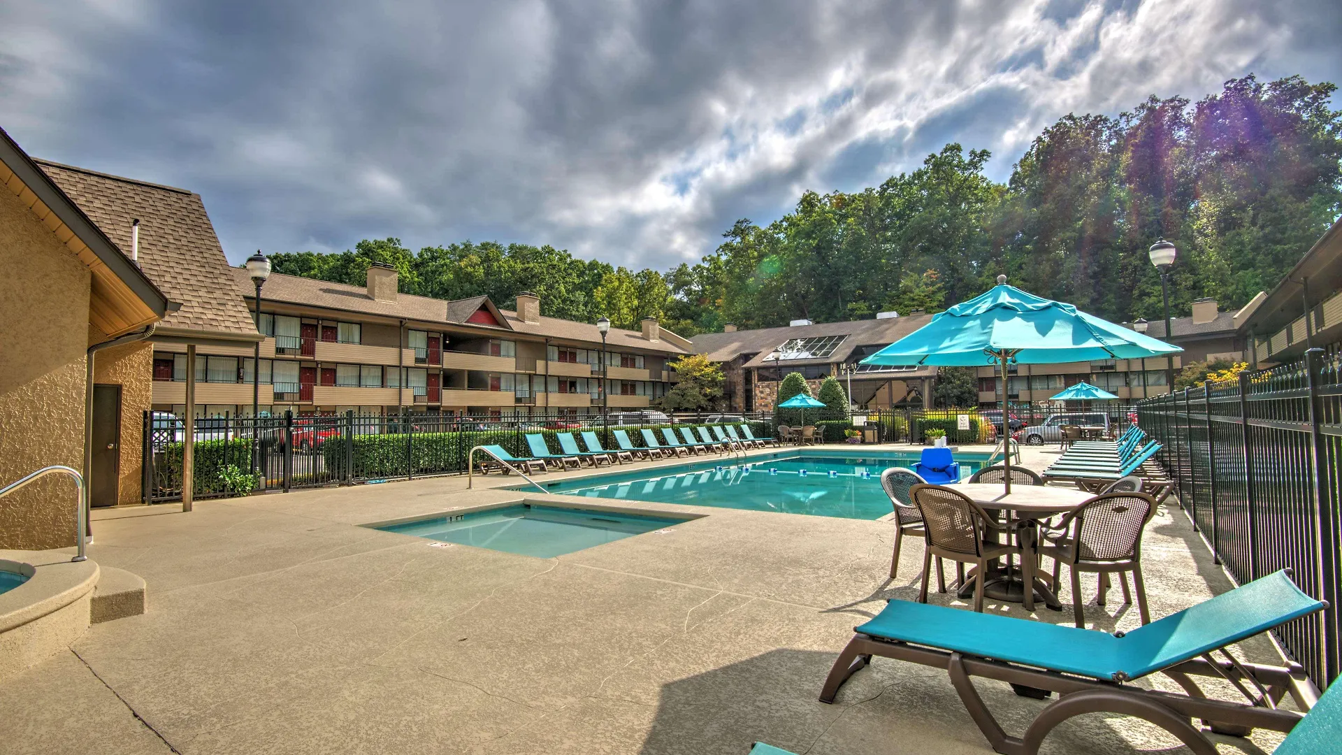 Western Toni 3* Pigeon Forge