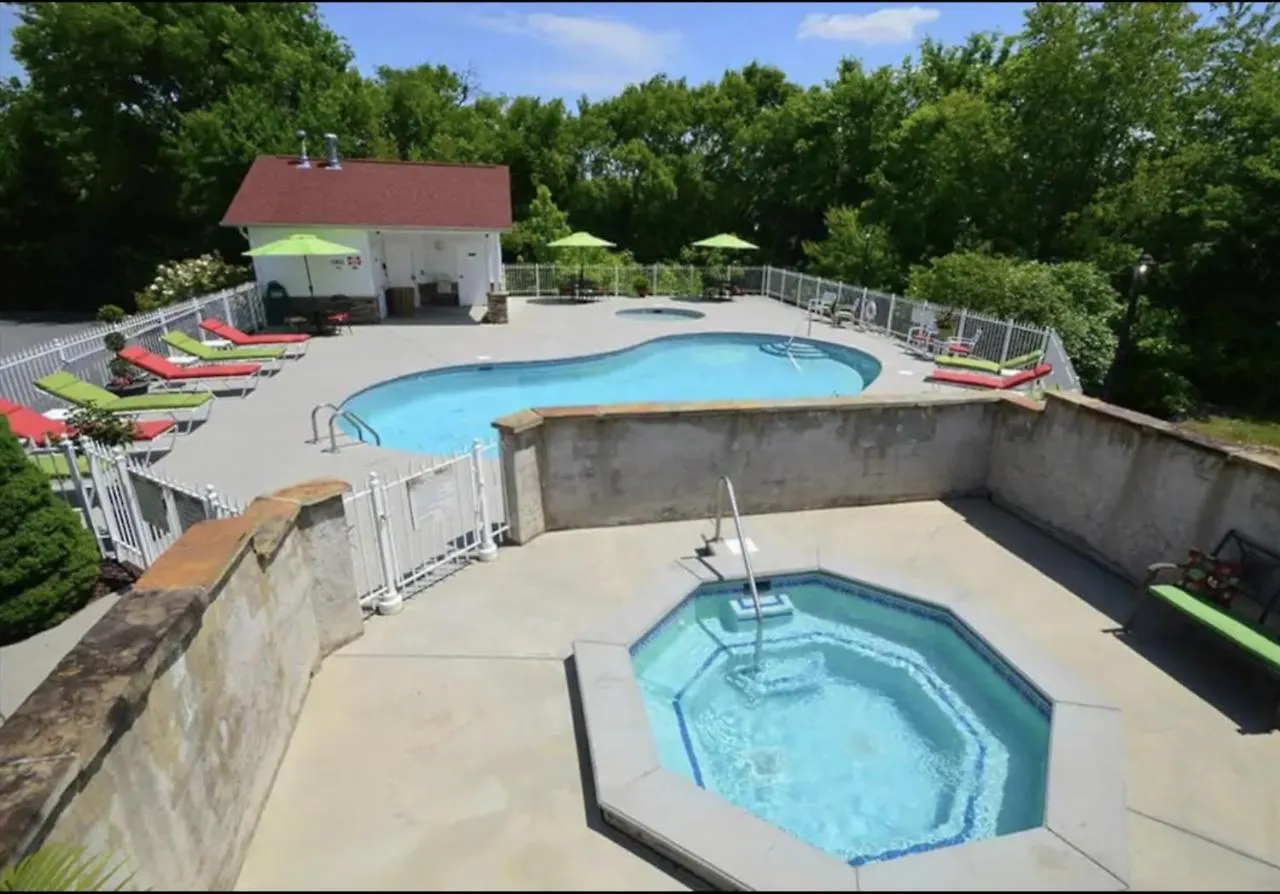 Bill's On Little Pigeon River Apartment