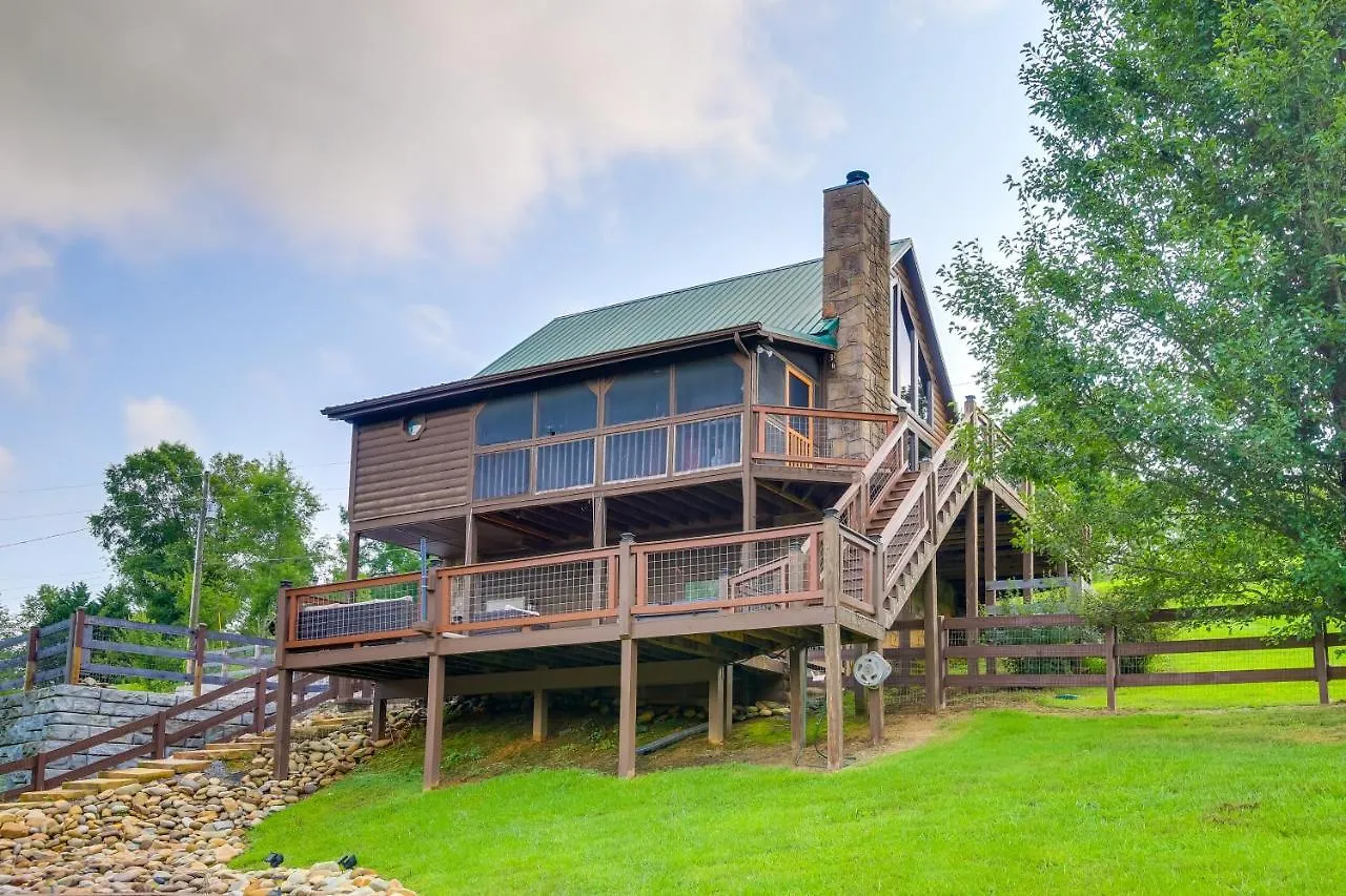 Vacation With Hot Tub And Yard Pigeon Forge