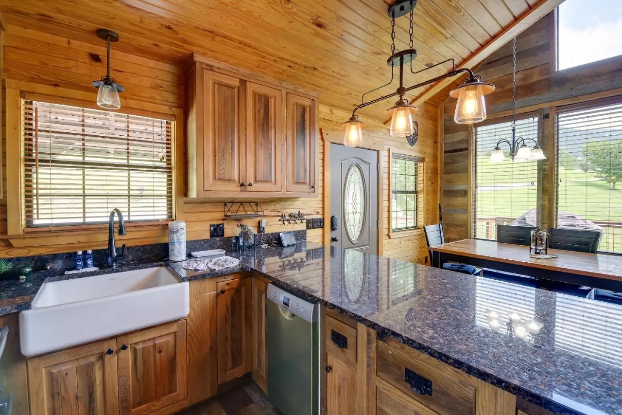 Vacation With Hot Tub And Yard Holiday home Pigeon Forge