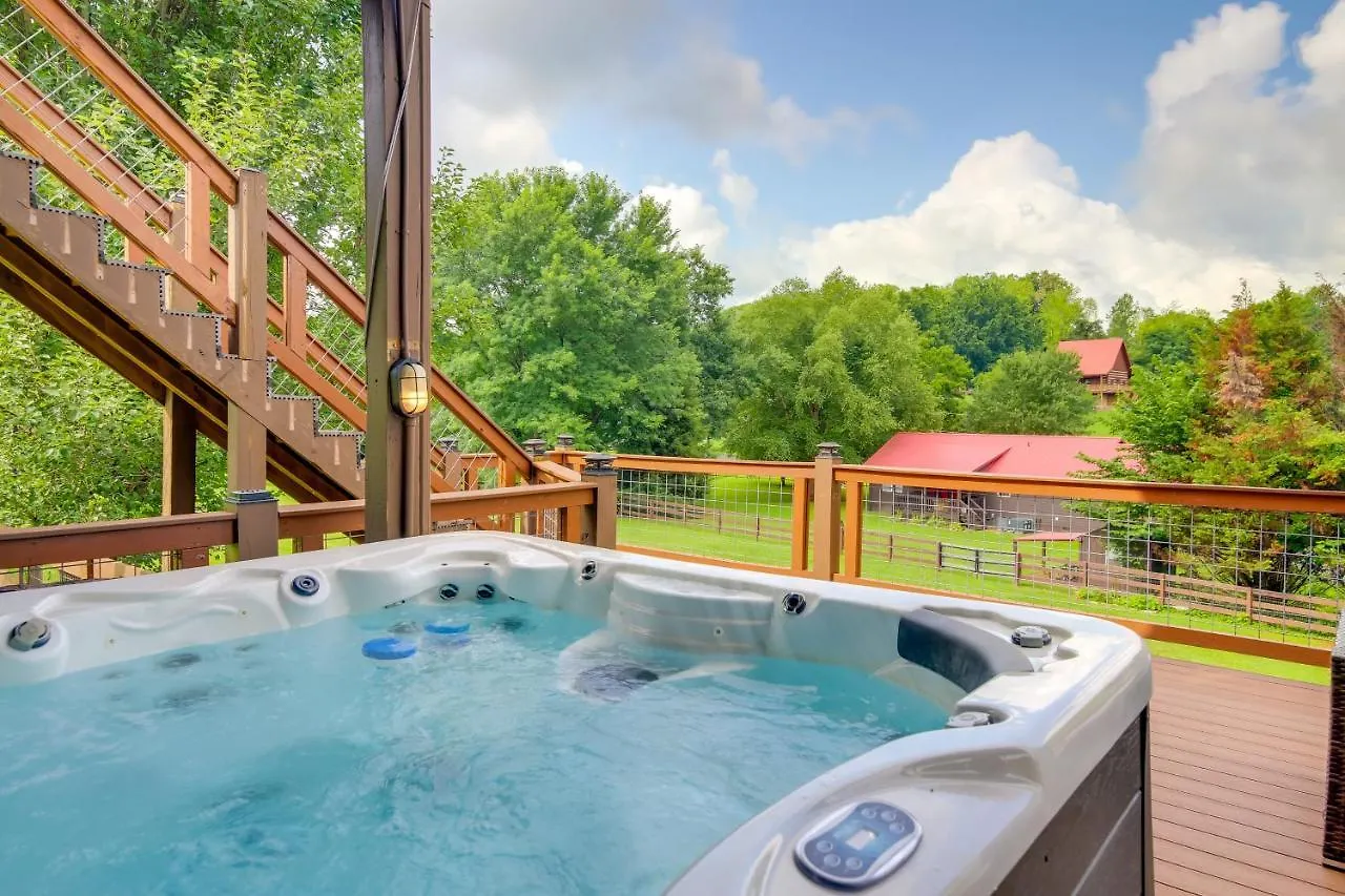 Vacation With Hot Tub And Yard Holiday home Pigeon Forge