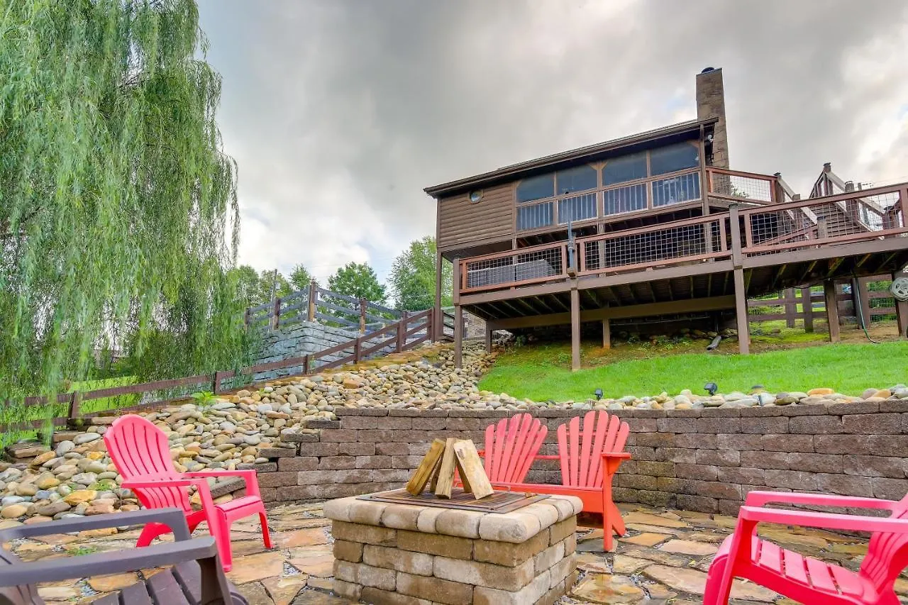 Vacation With Hot Tub And Yard * Pigeon Forge