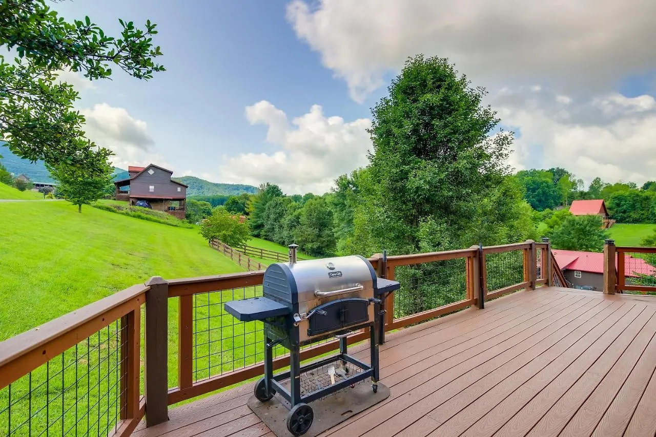 Vacation With Hot Tub And Yard *