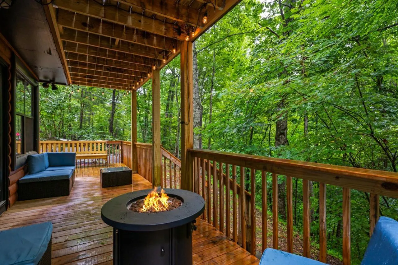 Sugar Bear With Hot Tub And Fire Pit Holiday home *