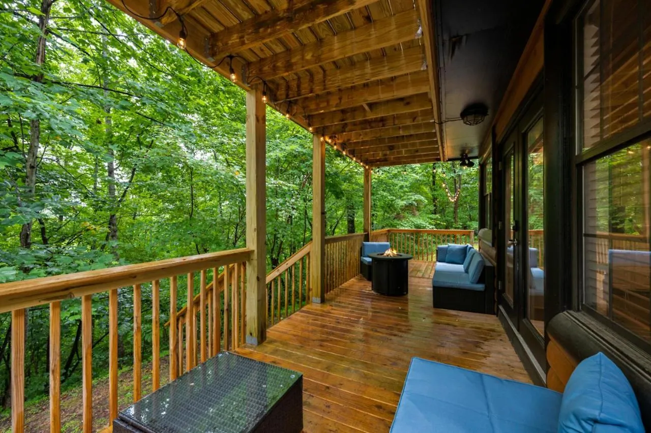 Sugar Bear With Hot Tub And Fire Pit