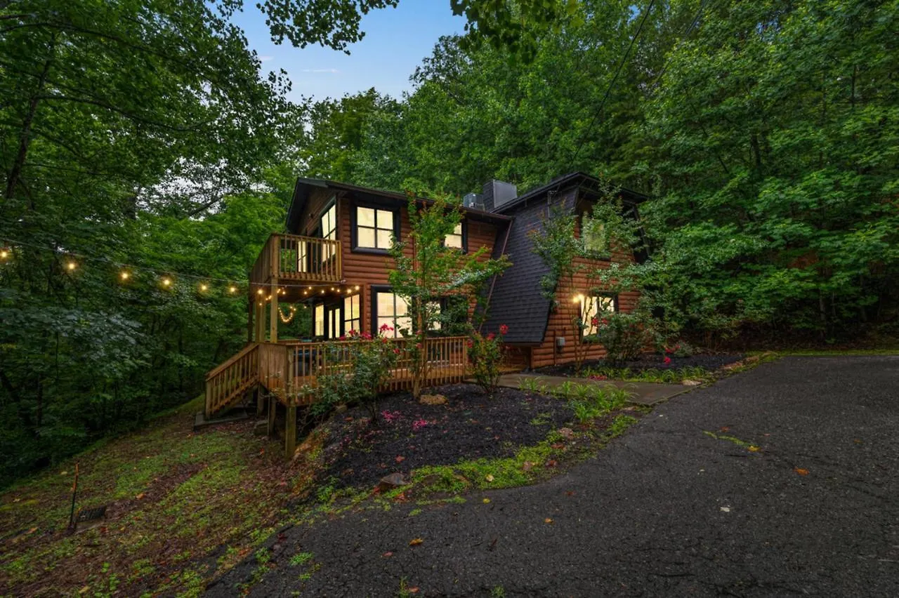 Sugar Bear With Hot Tub And Fire Pit