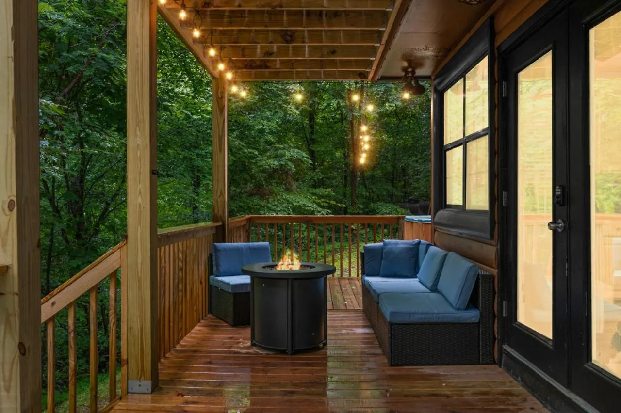 Sugar Bear With Hot Tub And Fire Pit *