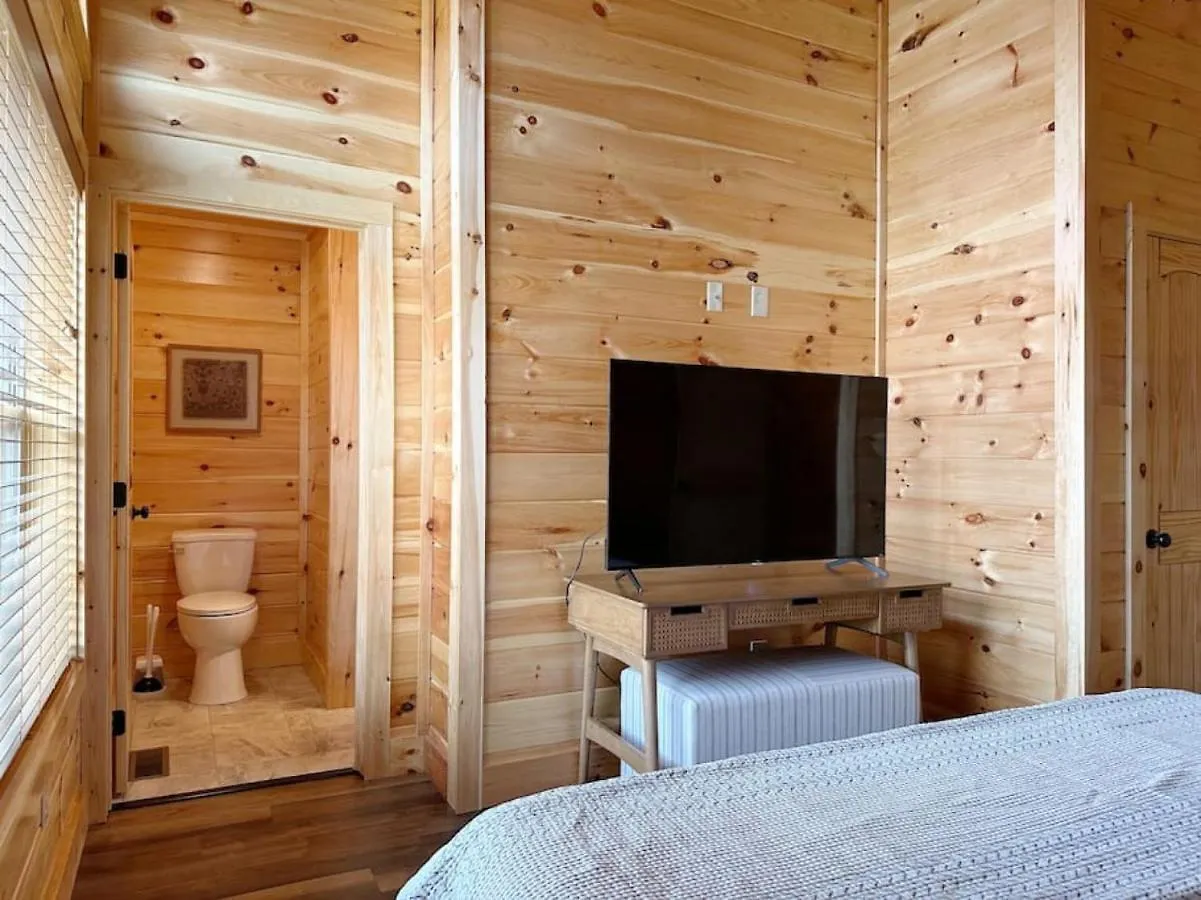 Wildwood Retreat Indoor Pool Hot Tub Game Area * Pigeon Forge
