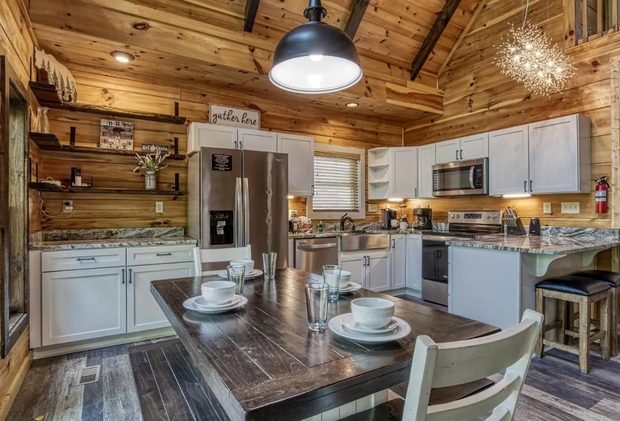 Ern824 - Days - Great Location! Close To Town!