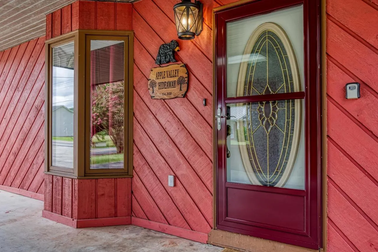 Apple Valley Hideaway, 1089 Of Free Attraction Tickets For Each Paid Day, Dollywood And More! * Pigeon Forge