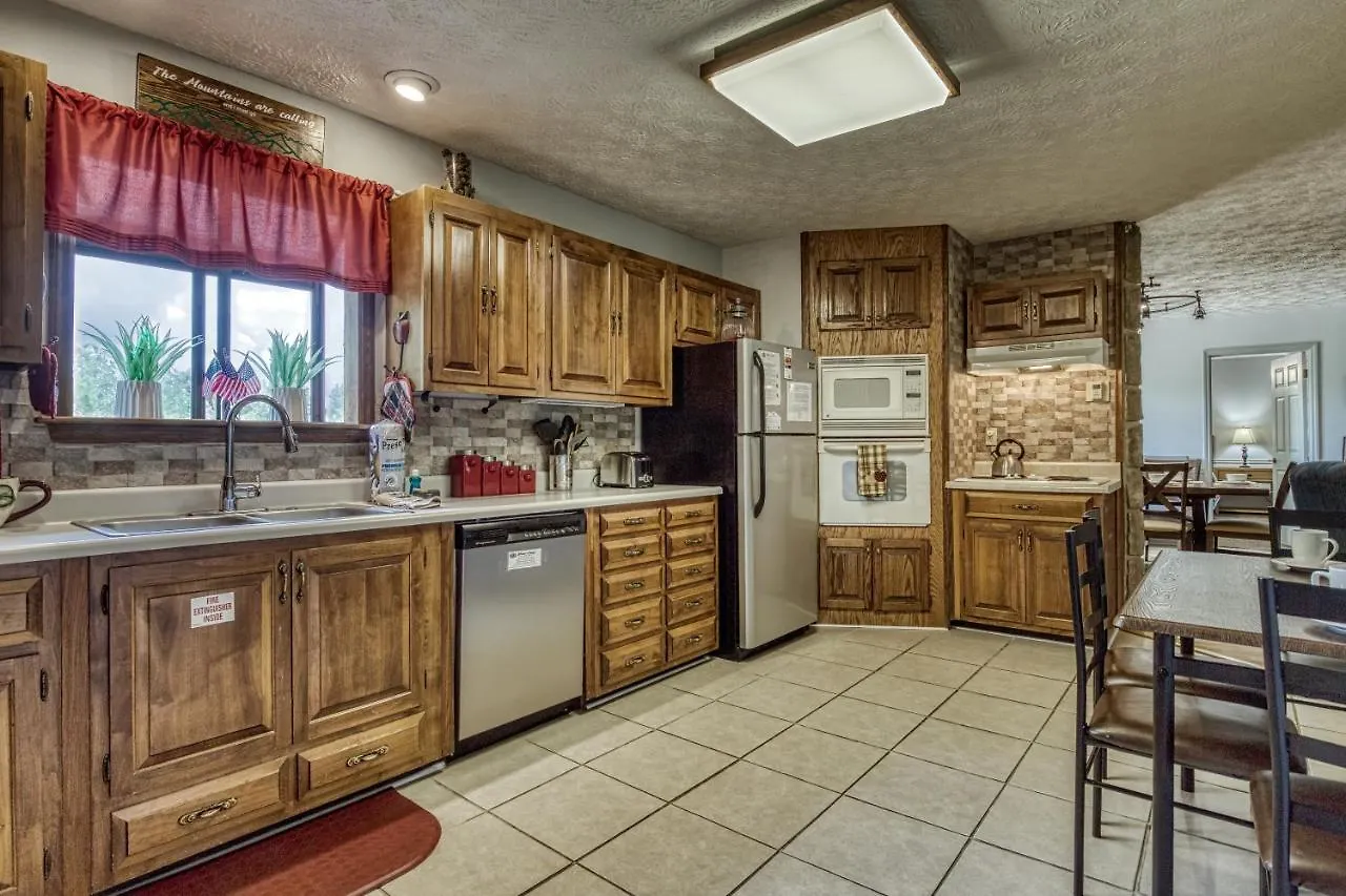 Chalet Apple Valley Hideaway, 1089 Of Free Attraction Tickets For Each Paid Day, Dollywood And More! Pigeon Forge