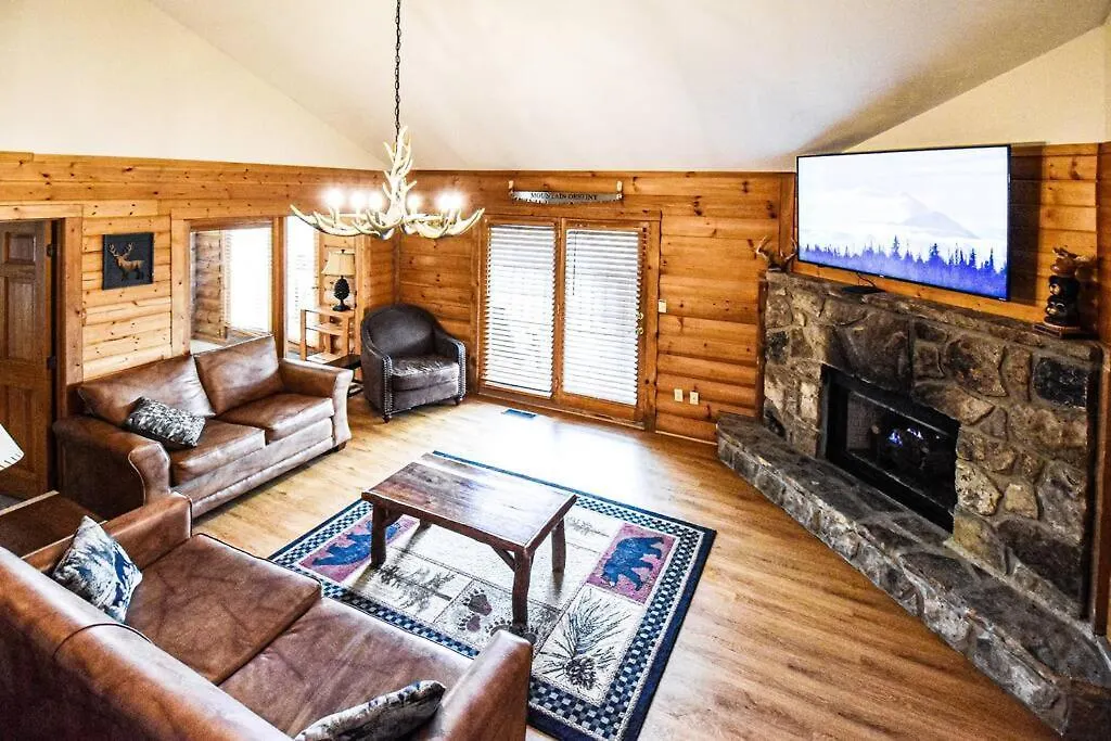 Holiday home Four Private - Hot Tub - Arcade - Fast Wi-fi - One Minute To Parkway Fun Pigeon Forge