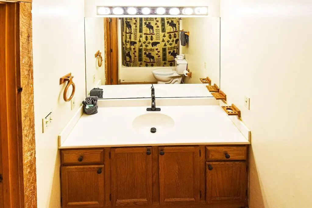 Four Private - Hot Tub - Arcade - Fast Wi-fi - One Minute To Parkway Fun *