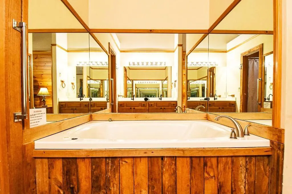 Four Private - Hot Tub - Arcade - Fast Wi-fi - One Minute To Parkway Fun