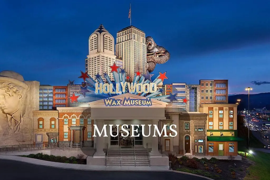 Four Private - Hot Tub - Arcade - Fast Wi-fi - One Minute To Parkway Fun * Pigeon Forge