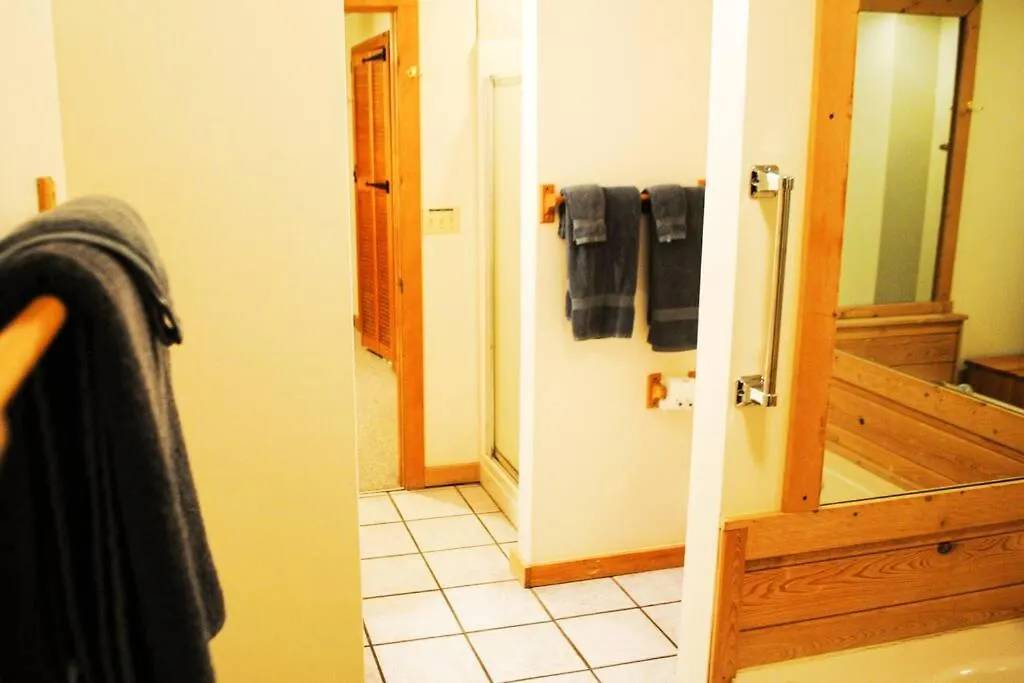 Holiday home Four Private - Hot Tub - Arcade - Fast Wi-fi - One Minute To Parkway Fun *