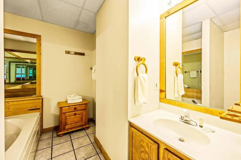 Holiday home Four Private - Hot Tub - Arcade - Fast Wi-fi - One Minute To Parkway Fun Pigeon Forge