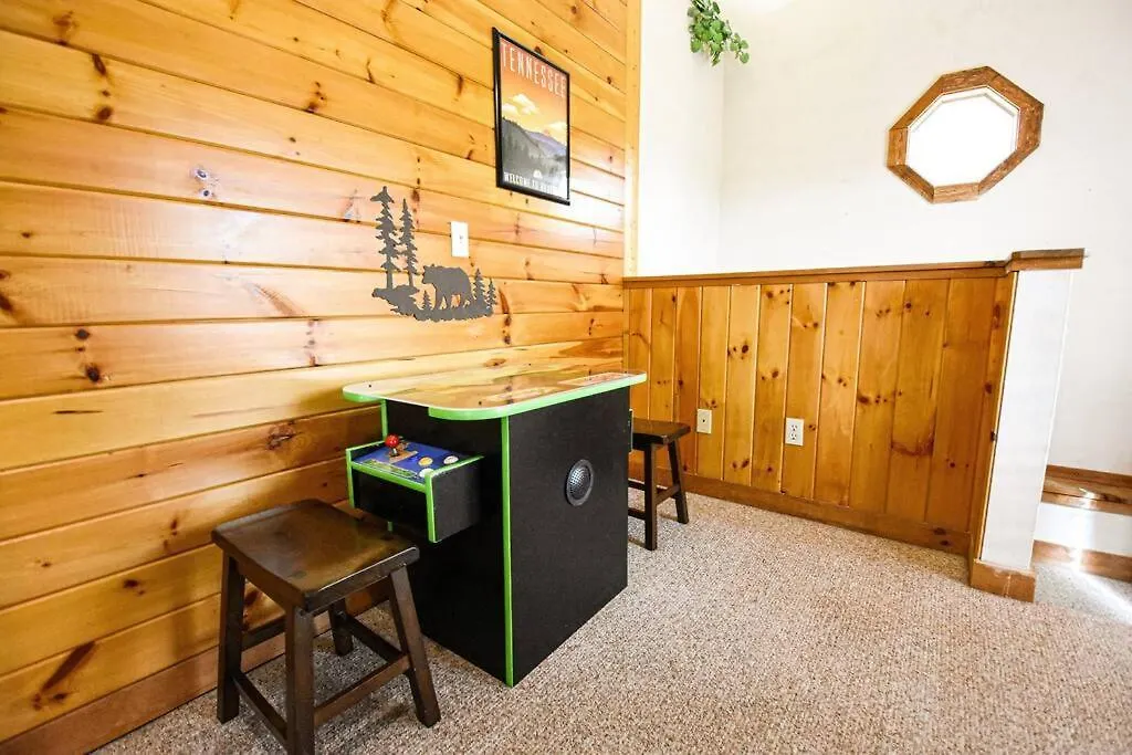 Holiday home Four Private - Hot Tub - Arcade - Fast Wi-fi - One Minute To Parkway Fun *