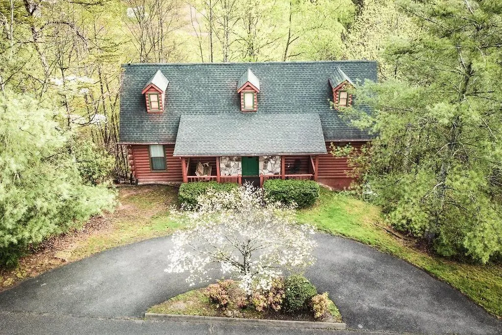 Holiday home Four Private - Hot Tub - Arcade - Fast Wi-fi - One Minute To Parkway Fun Pigeon Forge