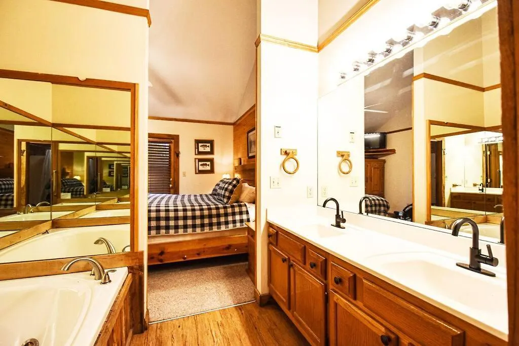 Holiday home Four Private - Hot Tub - Arcade - Fast Wi-fi - One Minute To Parkway Fun Pigeon Forge