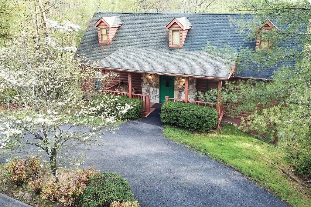 Holiday home Four Private - Hot Tub - Arcade - Fast Wi-fi - One Minute To Parkway Fun