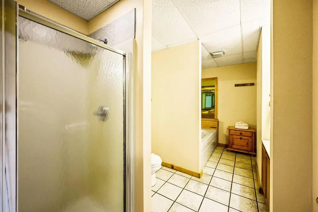 Four Private - Hot Tub - Arcade - Fast Wi-fi - One Minute To Parkway Fun Holiday home