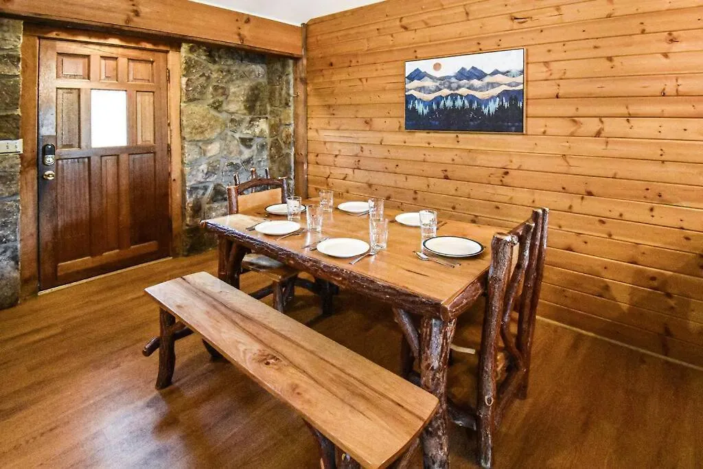 Holiday home Four Private - Hot Tub - Arcade - Fast Wi-fi - One Minute To Parkway Fun *
