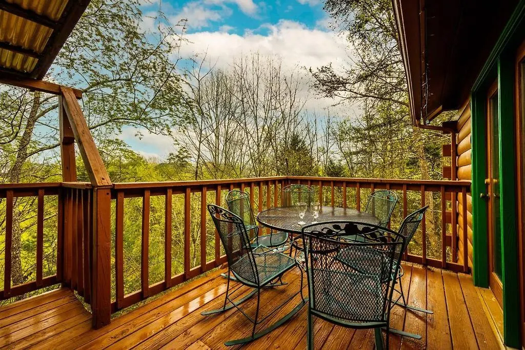 Four Private - Hot Tub - Arcade - Fast Wi-fi - One Minute To Parkway Fun Holiday home *