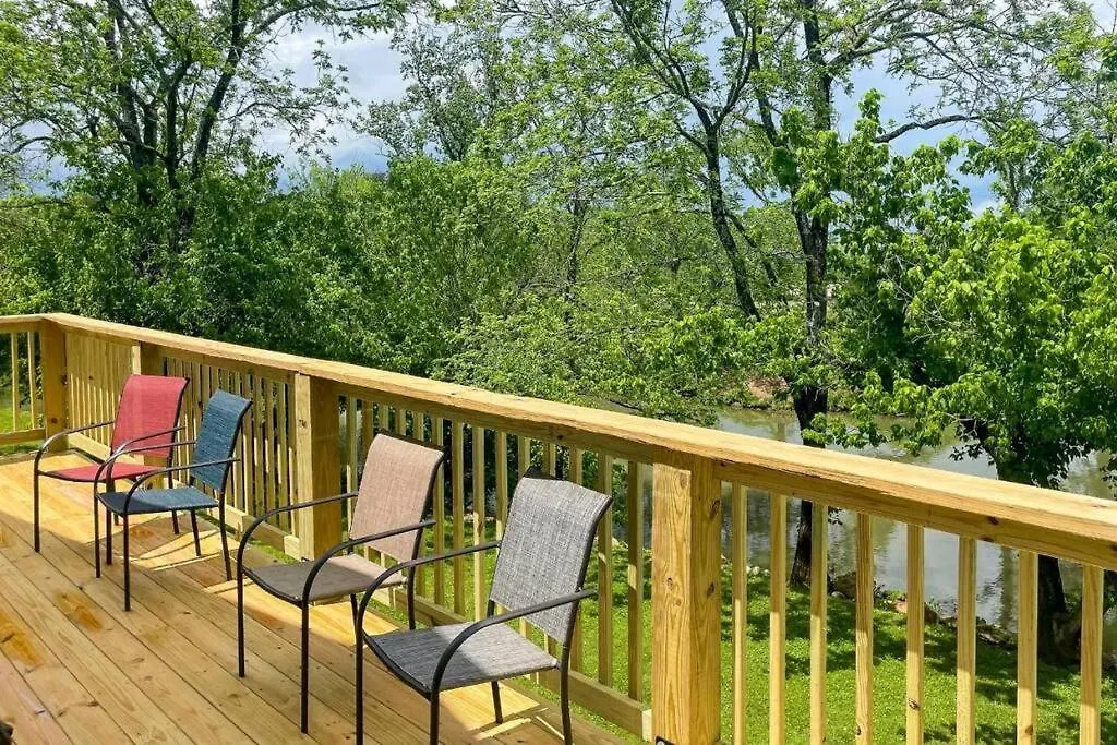 River Oar'asis * Pigeon Forge