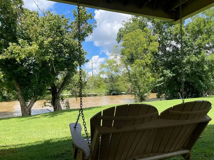 River Oar'asis * Pigeon Forge