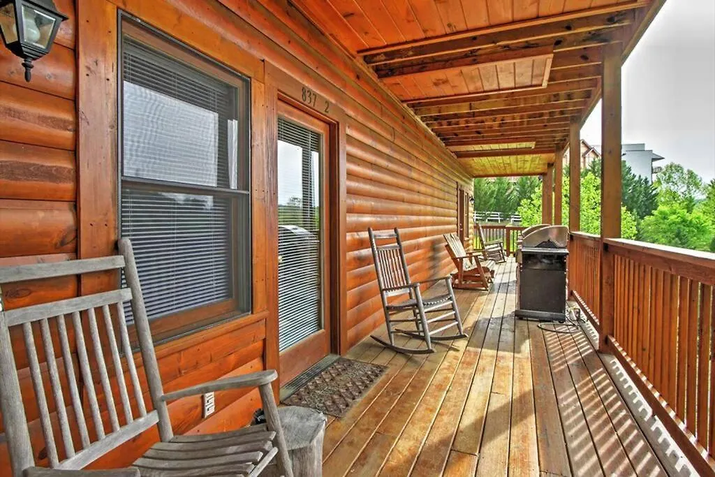 Smoky Mountain Retreat- With Modern Amenities In The Heart Of Pf Holiday home *