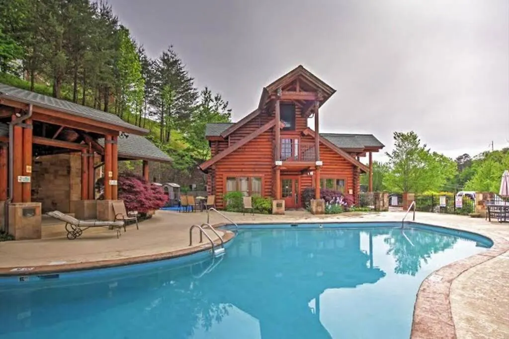 Smoky Mountain Retreat- With Modern Amenities In The Heart Of Pf Holiday home *