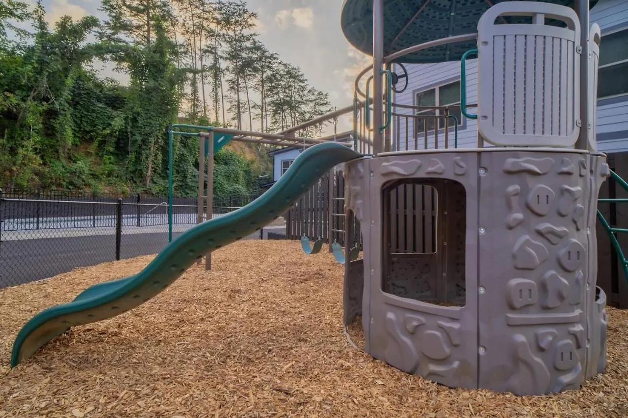 Brand New 4/4 Minutes To Dollywood! Hot Tub! *