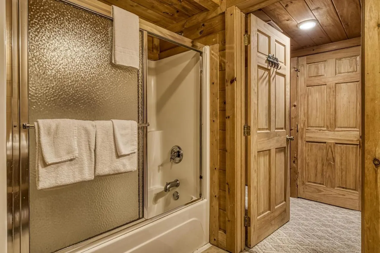Bridgewood Cabin, Hot Tub, 1089 Of Free Attraction Tickets For Each Paid Day, Dollywood And More! Pigeon Forge