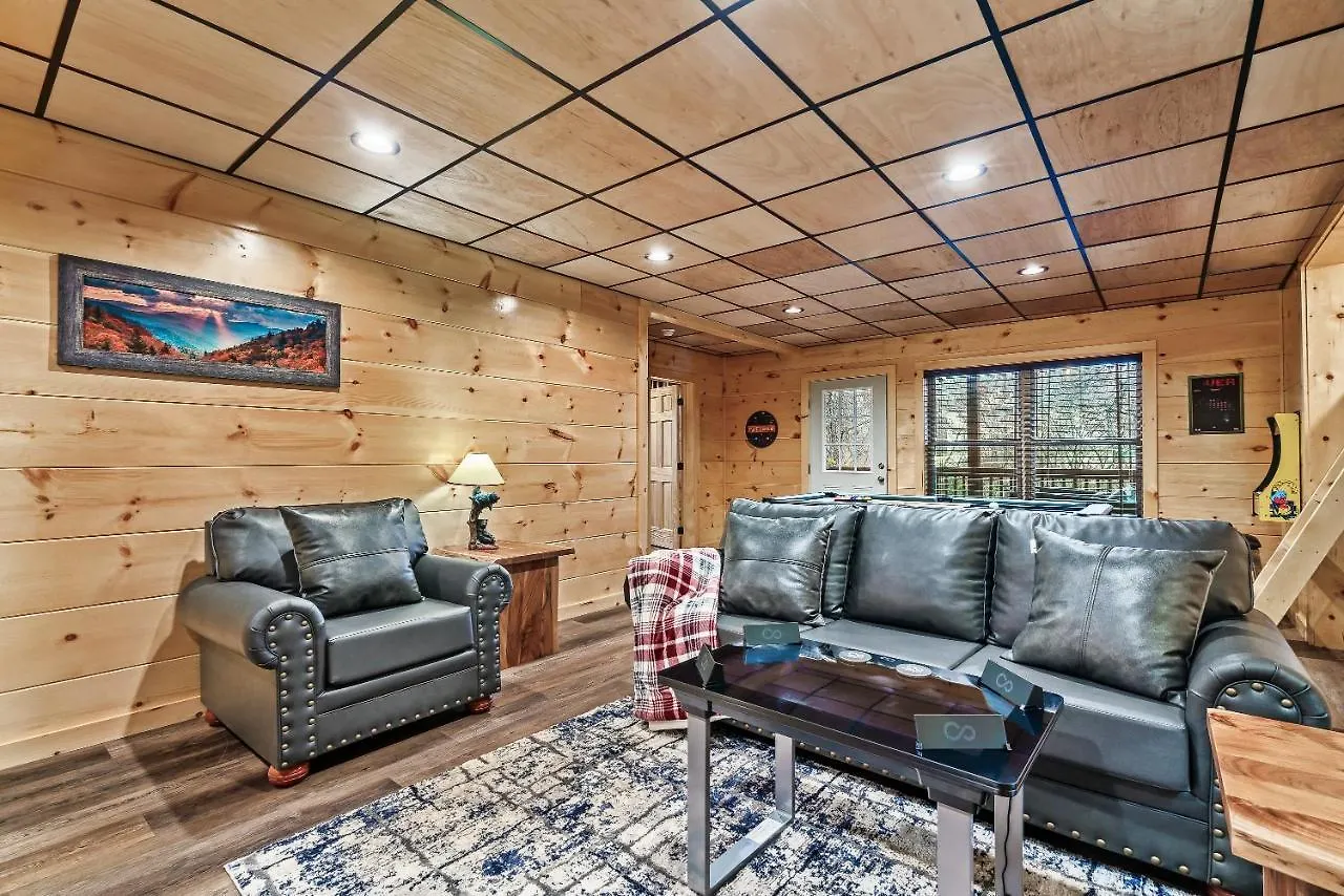 Mountains R Calling, Cozy Hideaway, King Beds, Hot-tub, Arcade, Ev Ready Pigeon Forge