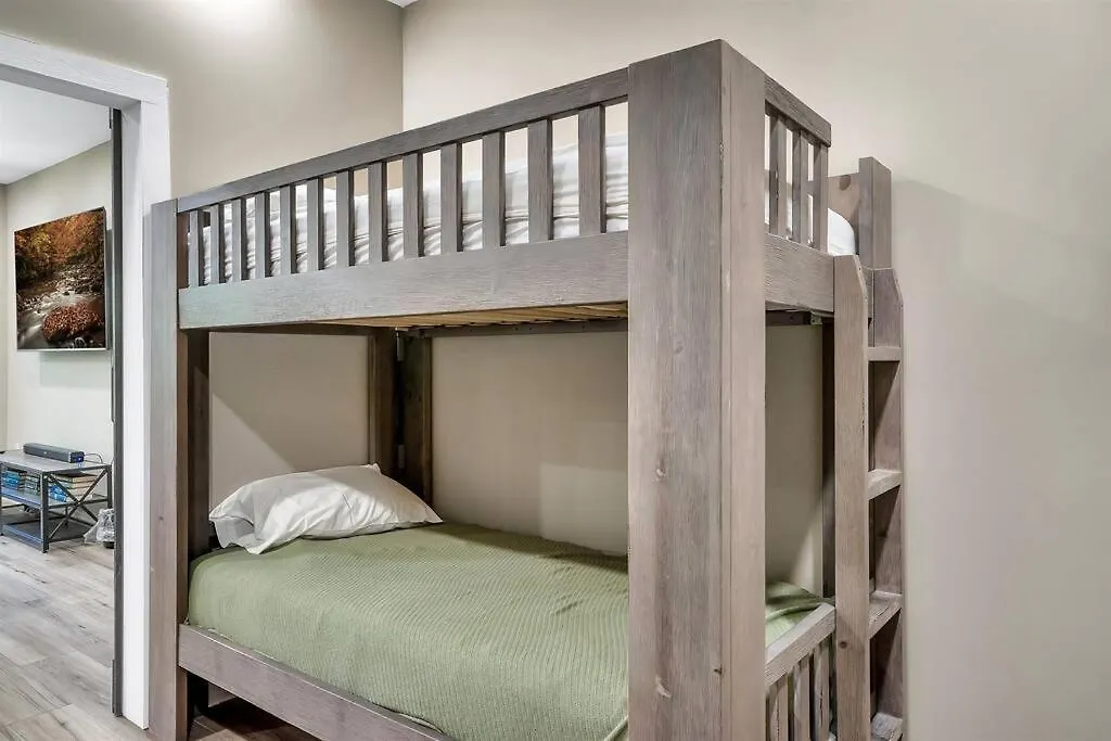 Three Cubs Den - Minutes To Pf Strip, Hot Tub, Arcade Games, Bunks, View