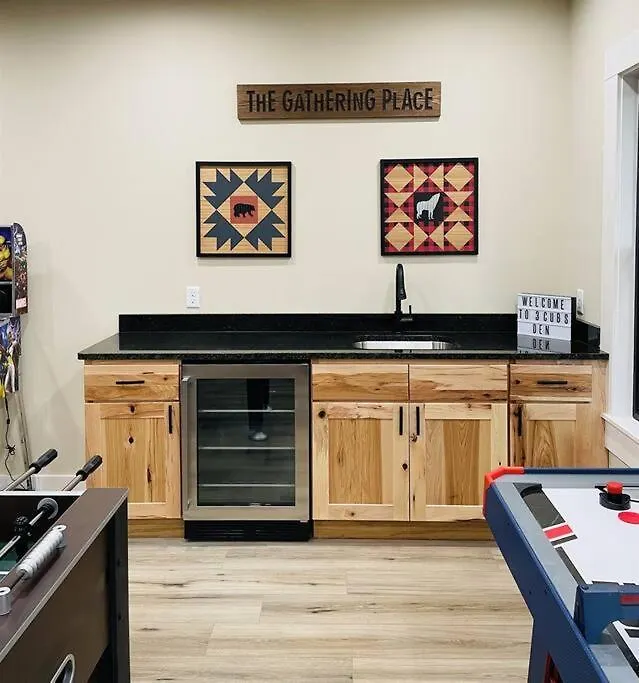 Three Cubs Den - Minutes To Pf Strip, Hot Tub, Arcade Games, Bunks, View